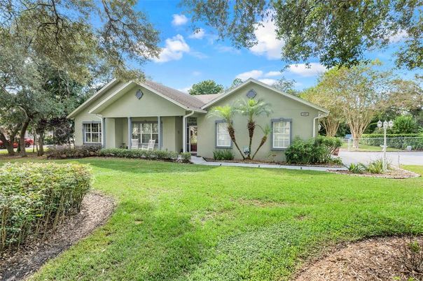 Backyard, Exterior, Facade, Ranch