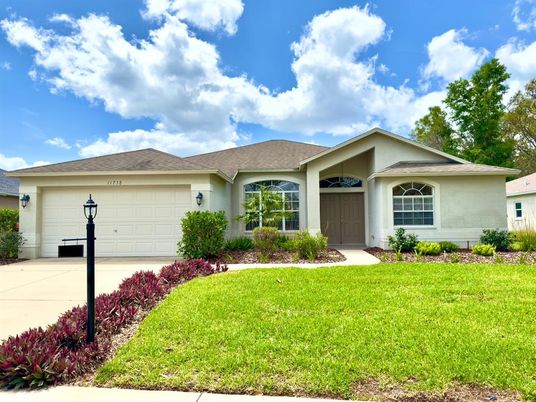 Attached, Exterior, Facade, Ranch
