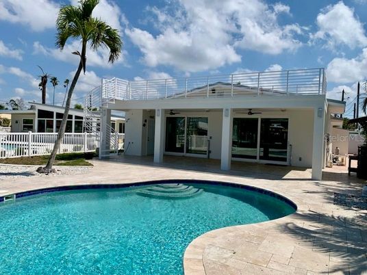 Exterior, Pool