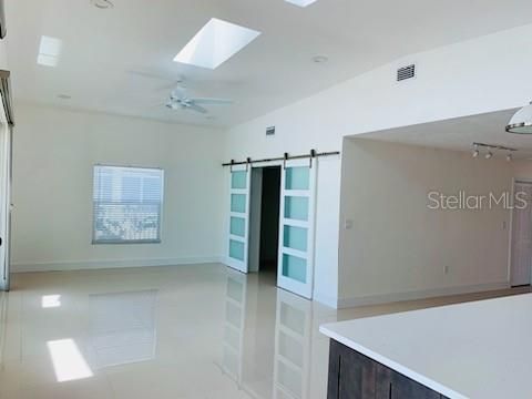 Empty room, Interior, Recessed Lighting