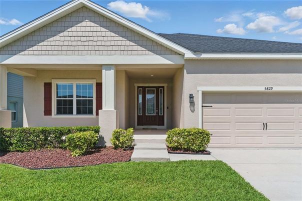 Attached, Exterior, Facade, American Craftsman