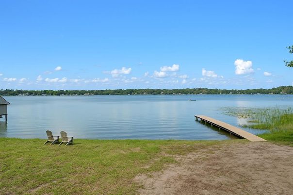 Exterior, Lake