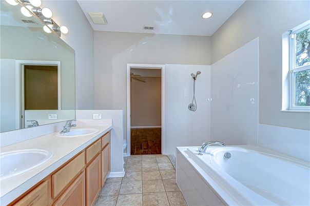 Bathroom, Dual Sink Vanities, Interior, Recessed Lighting
