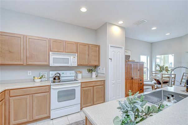 Dining room, Interior, Kitchen, Recessed Lighting