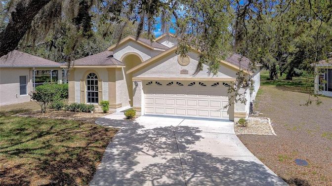 Attached, Exterior, Facade, Ranch