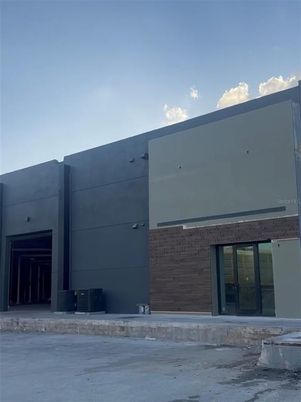 Exterior, Facade, Modern