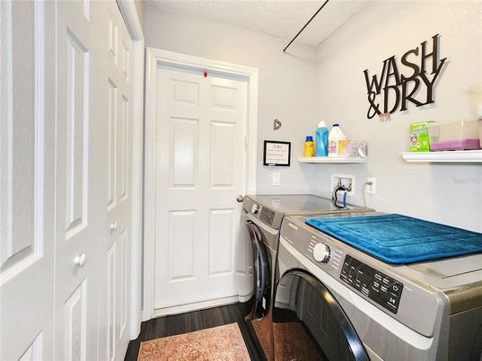 Interior, Washer, Wood Texture Flooring