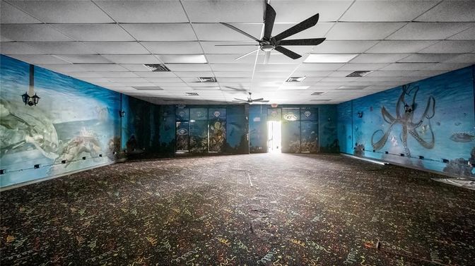 Empty room, Interior, Recessed Lighting
