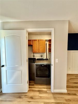 Interior, Washer, Wood Texture Flooring