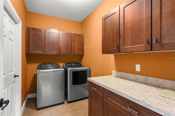 Interior, Washer, Wood Texture Flooring