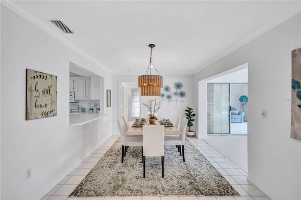 Chandelier, Dining room, Interior, Kitchen, Pendant Lights