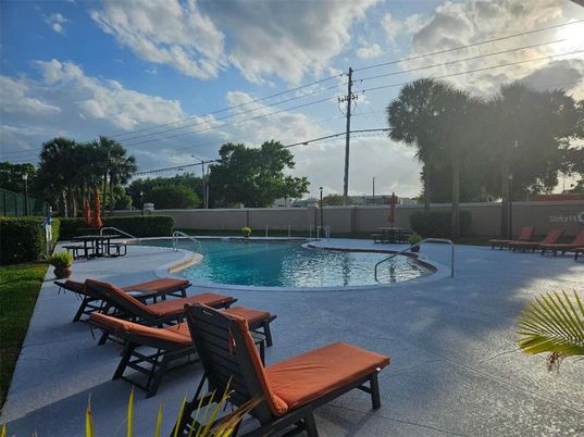 Exterior, Pool
