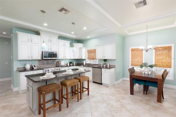 Chandelier, Dining room, Interior, Kitchen, Pendant Lights, Recessed Lighting, Stainless Steel Appliances