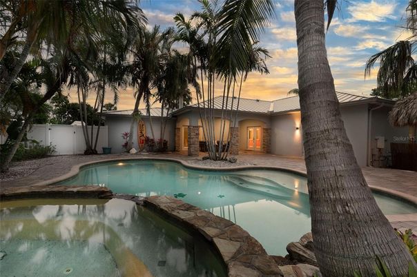 Exterior, Pool