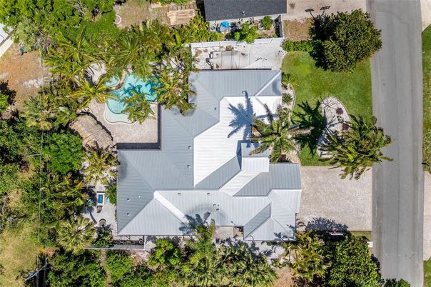 Exterior, Drone