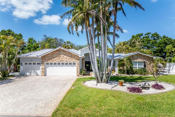 Attached, Exterior, Facade, Ranch