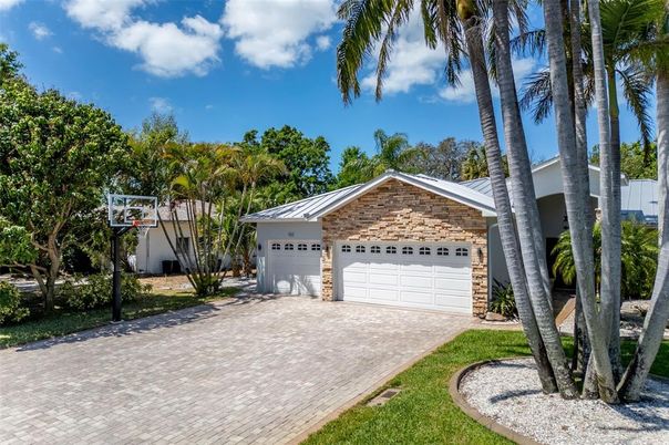 Detached Garage, Exterior