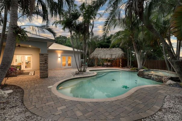 Exterior, Pool