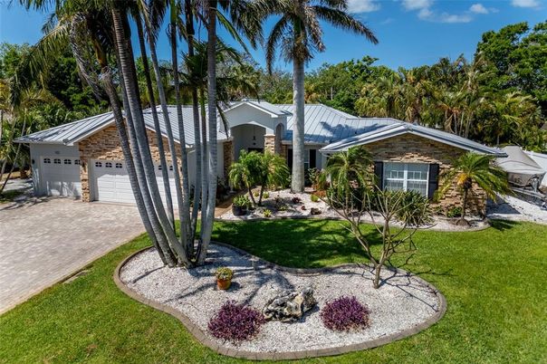 Attached, Exterior, Facade, Ranch