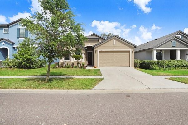Attached, Exterior, Facade, Ranch
