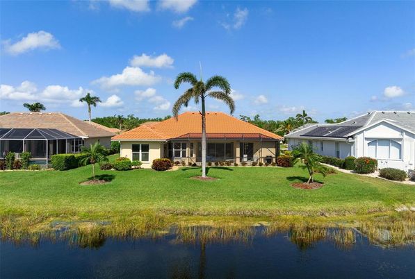 Backyard, Exterior, Facade, Solar Panels, Ranch