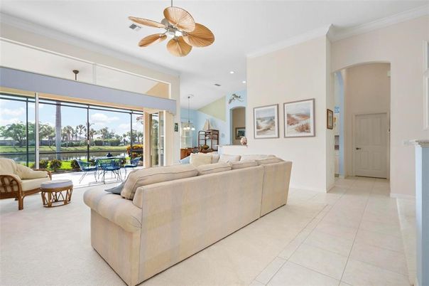 Interior, Living room, Pendant Lights, Recessed Lighting