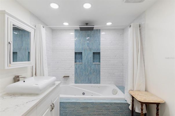 Bathroom, Interior, Recessed Lighting