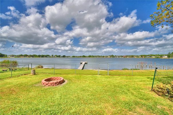 Exterior, Lake