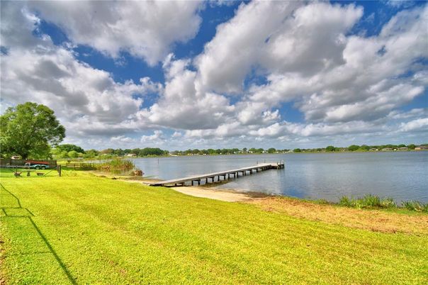 Exterior, Lake