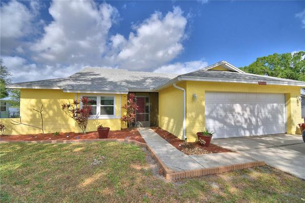 Attached, Exterior, Facade, Ranch