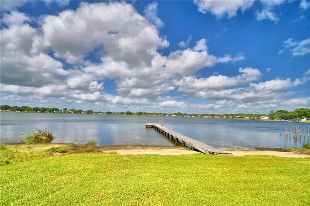 Exterior, Lake