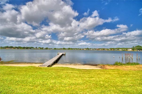 Exterior, Lake