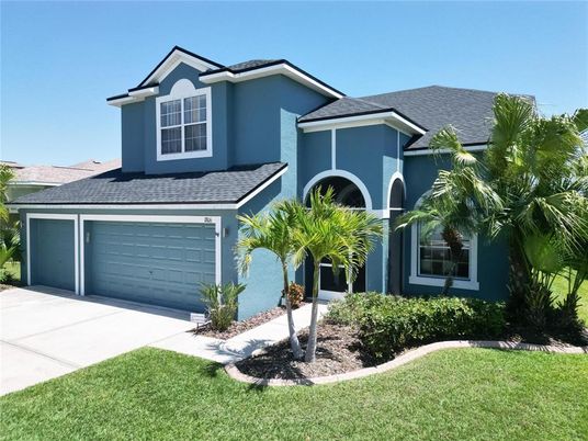 Attached, Exterior, Facade, American Craftsman