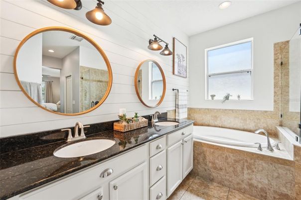 Bathroom, Dual Sink Vanities, Interior, Recessed Lighting