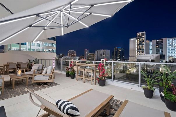 Chandelier, Dining room, Interior, Kitchen, Living room, Pendant Lights, Recessed Lighting, Stainless Steel Appliances