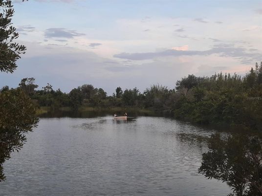 Exterior, Lake