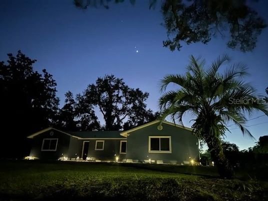Backyard, Exterior, Facade, Ranch