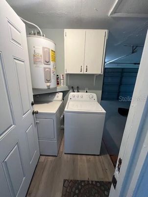 Interior, Utility Closets, Washer, Wood Texture Flooring
