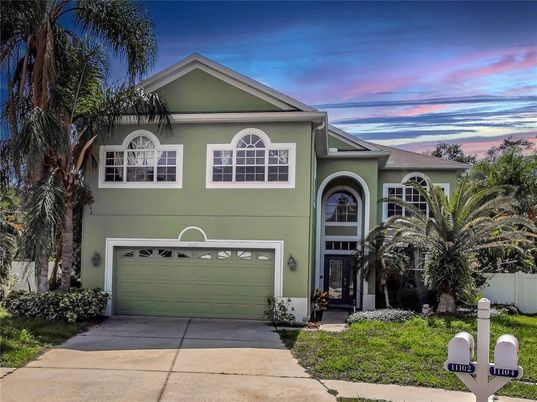 Attached, Exterior, Facade, American Craftsman