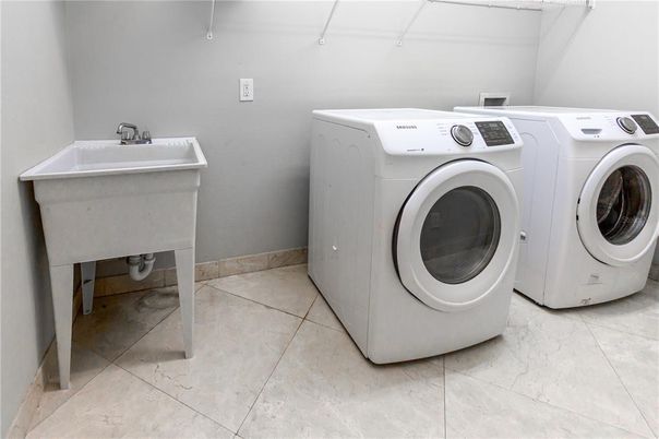 Interior, Washer