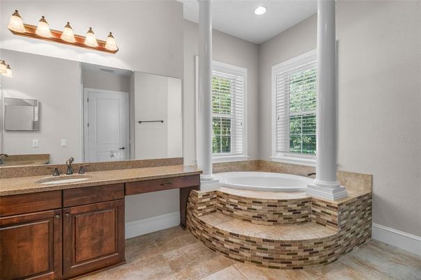Bathroom, Dual Sink Vanities, Interior, Recessed Lighting