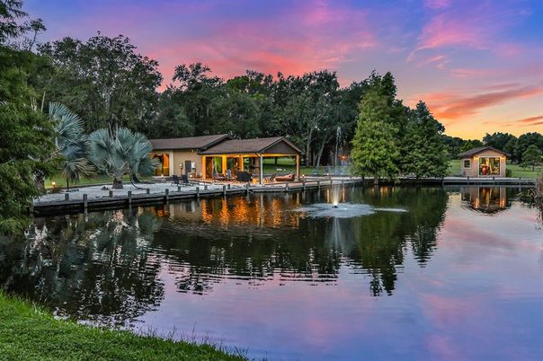 Exterior, Lake