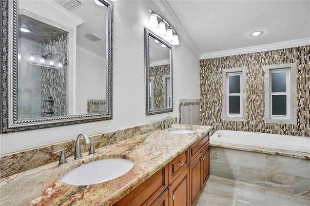 Bathroom, Dual Sink Vanities, Interior, Recessed Lighting