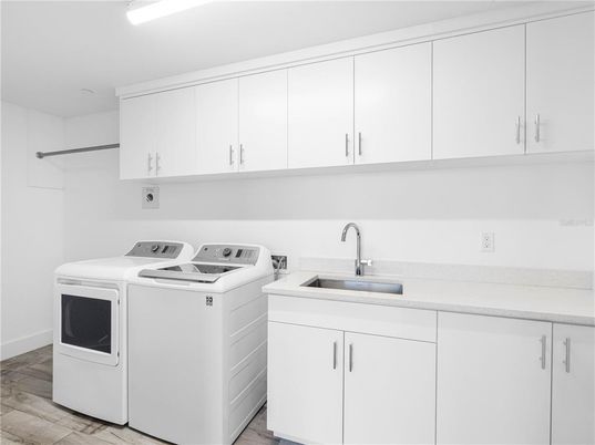 Interior, Washer, Wood Texture Flooring