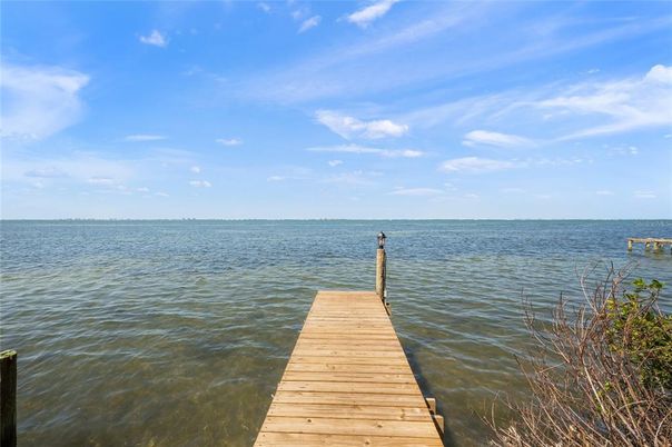 Exterior, Lake