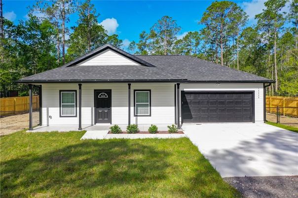 Attached, Exterior, Facade, Ranch