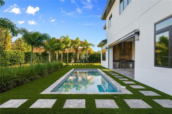 Exterior, Pool