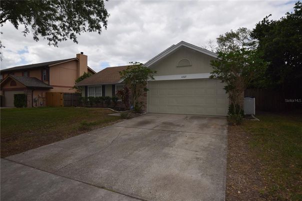 Attached, Exterior, Facade, Ranch