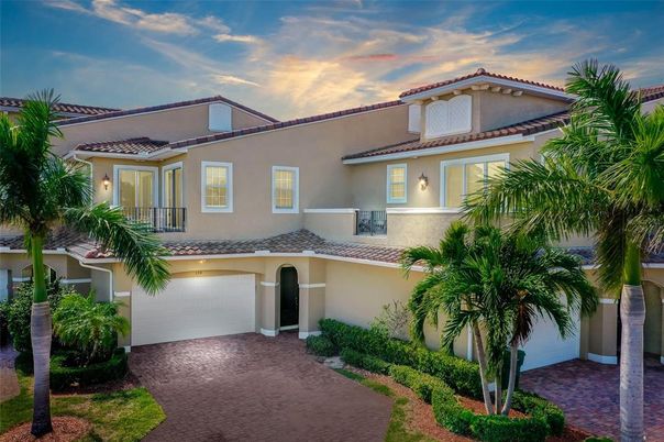 Attached, Exterior, Facade, Mediterranean