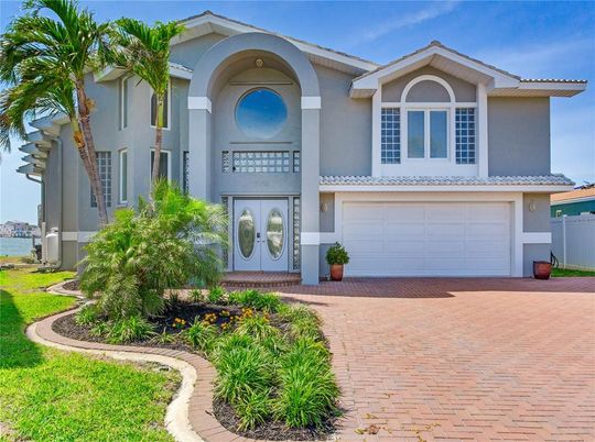 Attached, Exterior, Facade, Mediterranean